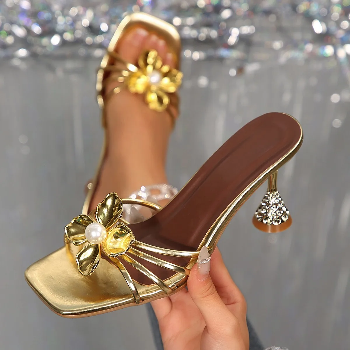 Vintage And Modern Fashion - صنادل نسائية ذهبية بكعب مخروطي معدني