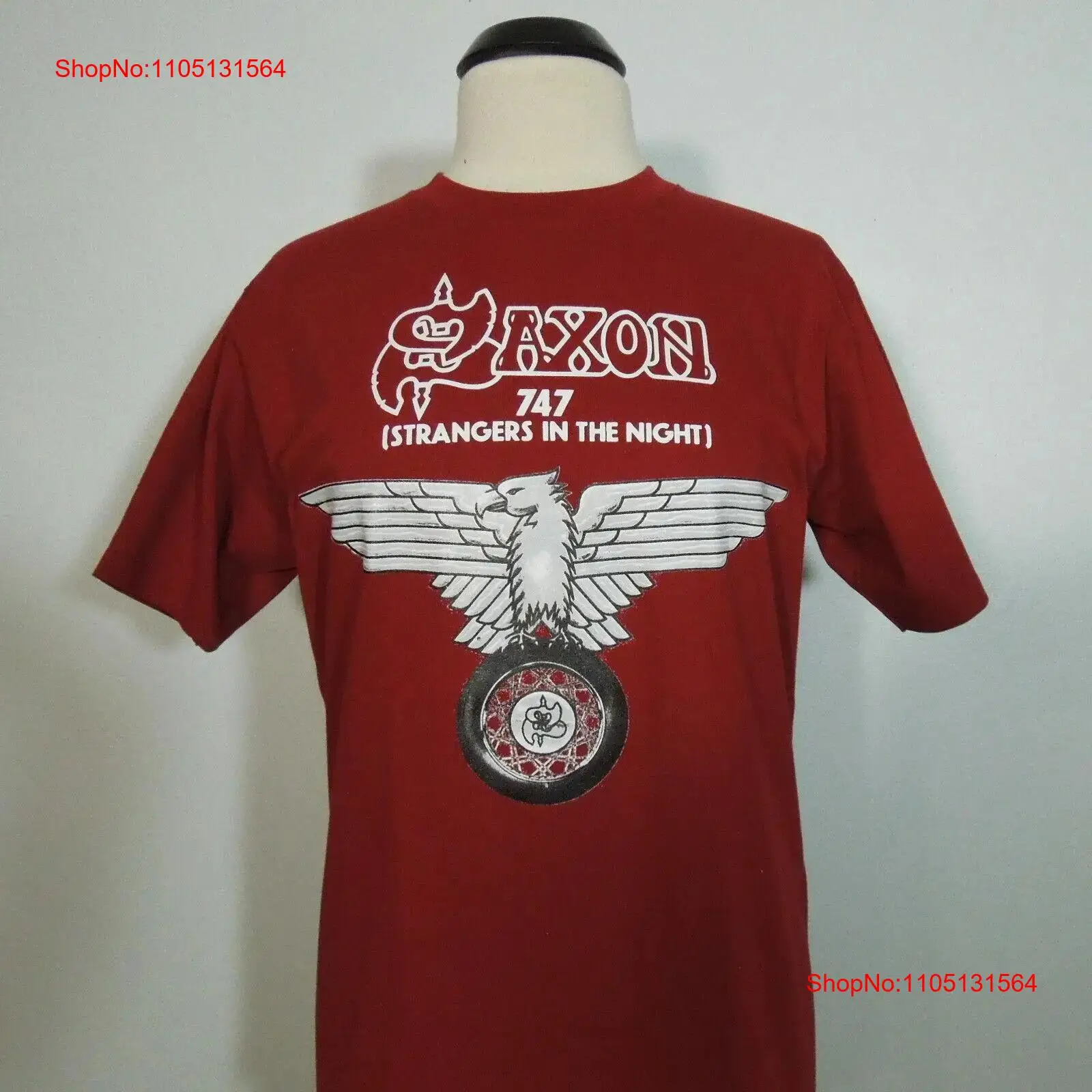 Vintage Fashion Logos - تي شيرت SAXON 747 Strangers In